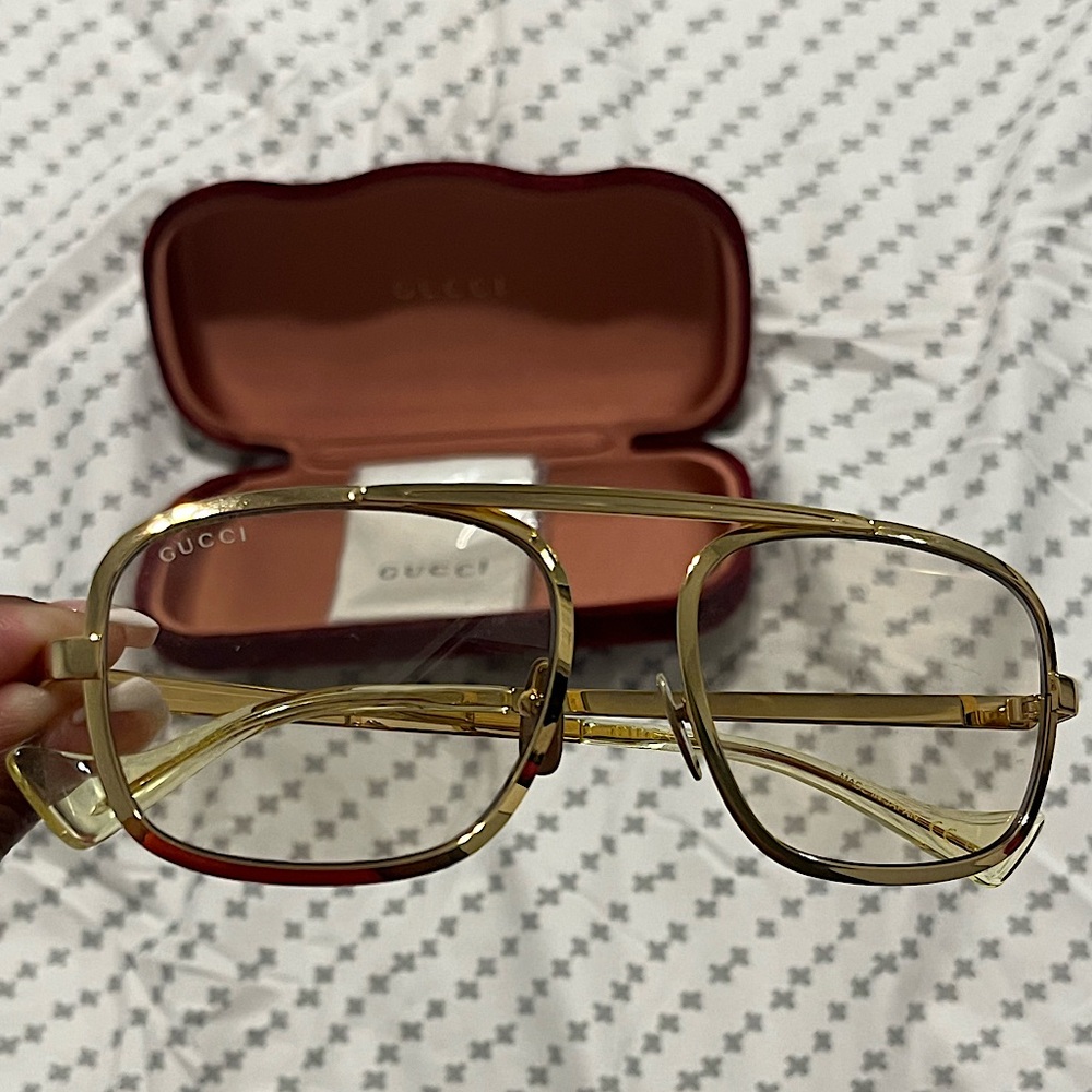 Women’s Gucci Shades with dust bag & storage case
